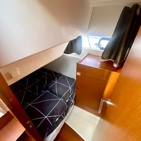 Nuit Insolite Sur Un Bateau Linge Et Menage Inclus - Boat Paradise La Rochelle