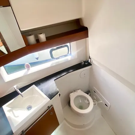 Nuit Insolite Sur Un Bateau Linge Et Menage Inclus - Boat Paradise La Rochelle
