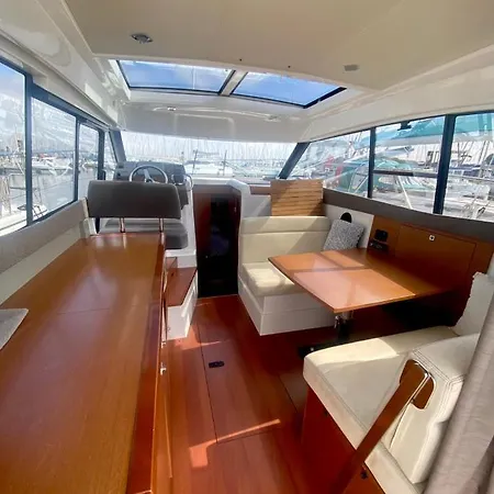 Experience A Bord A La Rochelle Sur Un Jeanneau Nc9 * La Rochelle (Charente-Maritime)